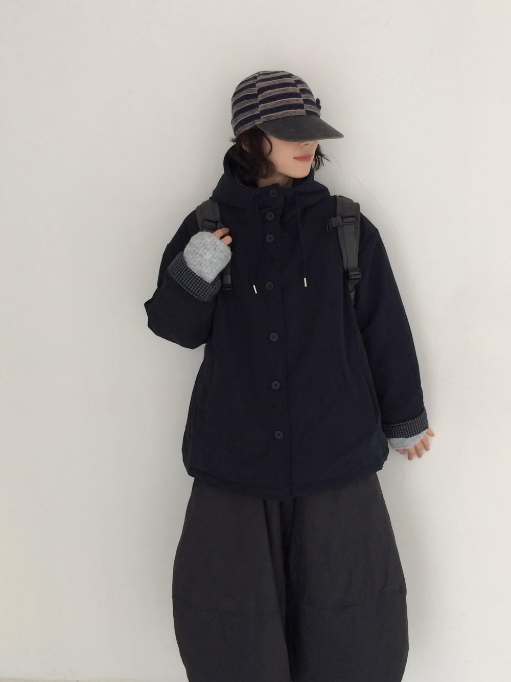 재킷 모델 착용 이미지-S1L4