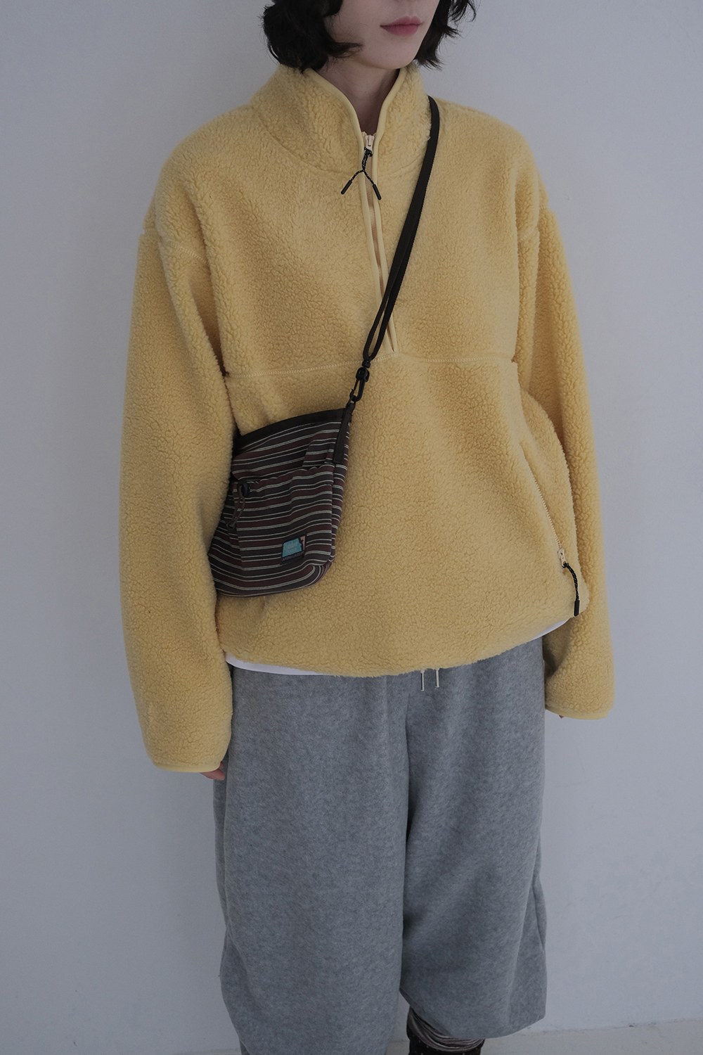 긴팔 티셔츠 모델 착용 이미지-S1L11