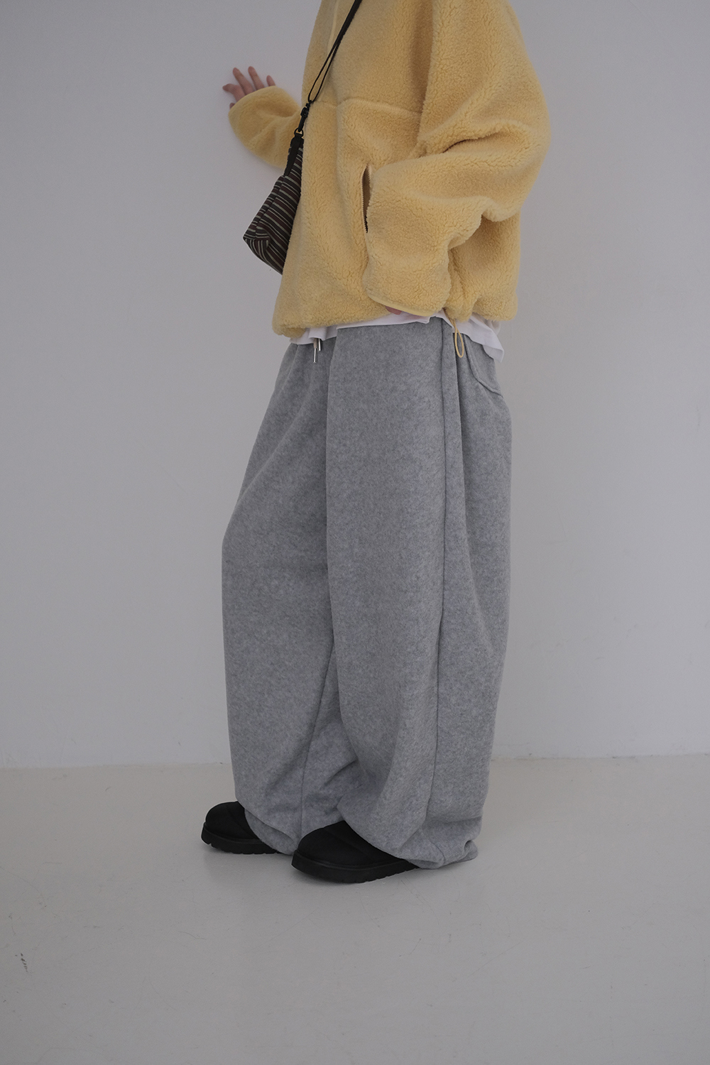 긴팔 티셔츠 모델 착용 이미지-S1L26