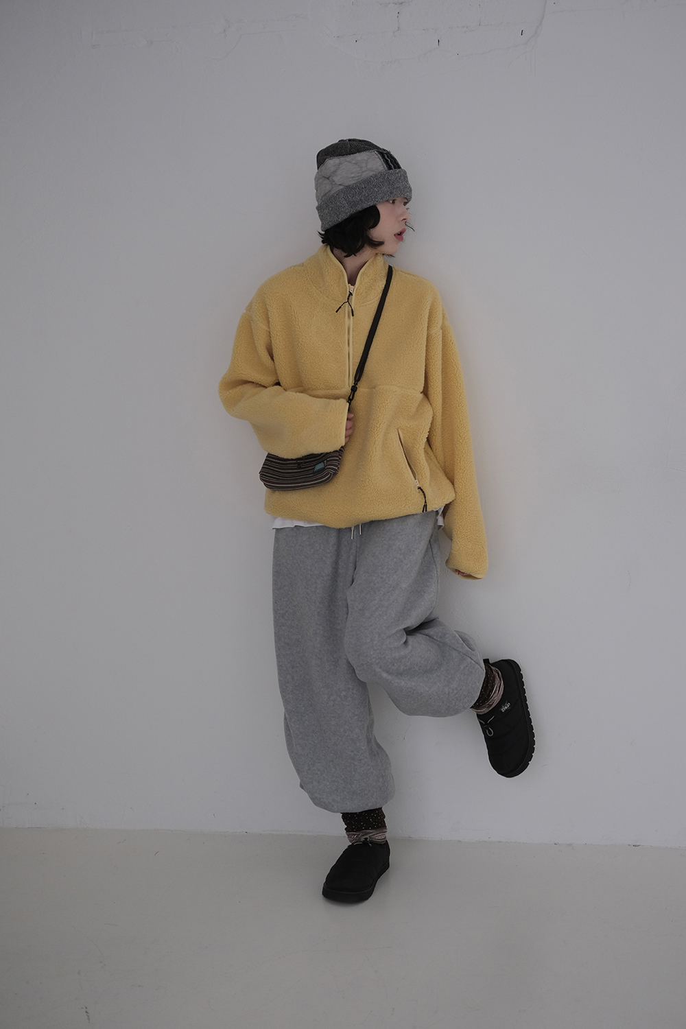 긴팔 티셔츠 모델 착용 이미지-S1L19