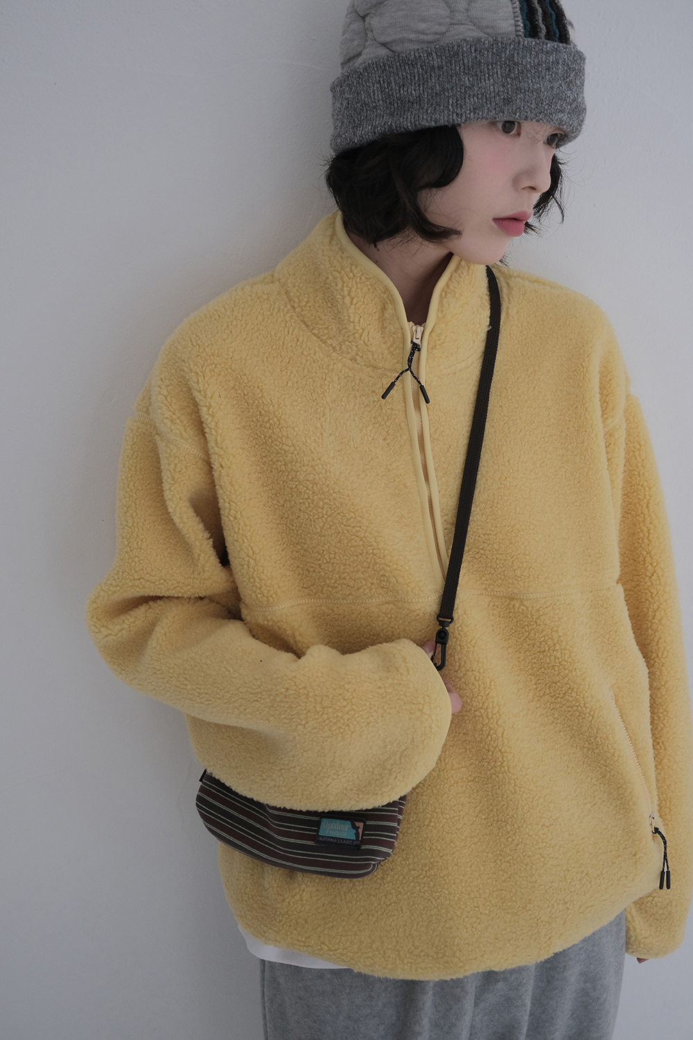 긴팔 티셔츠 모델 착용 이미지-S1L9