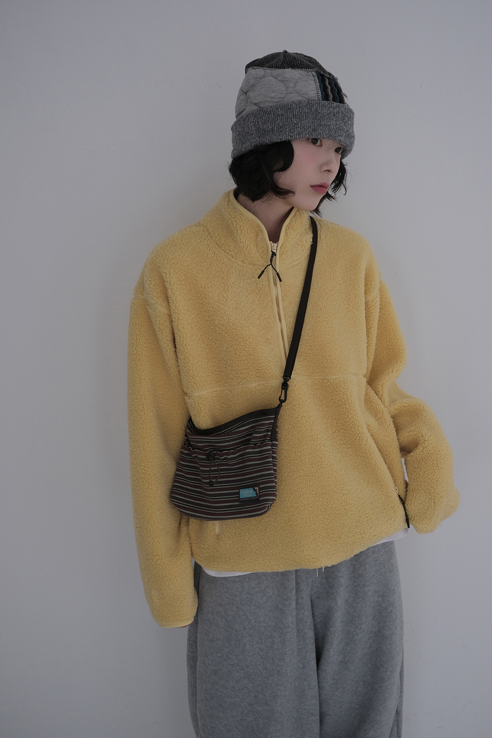 긴팔 티셔츠 모델 착용 이미지-S1L7