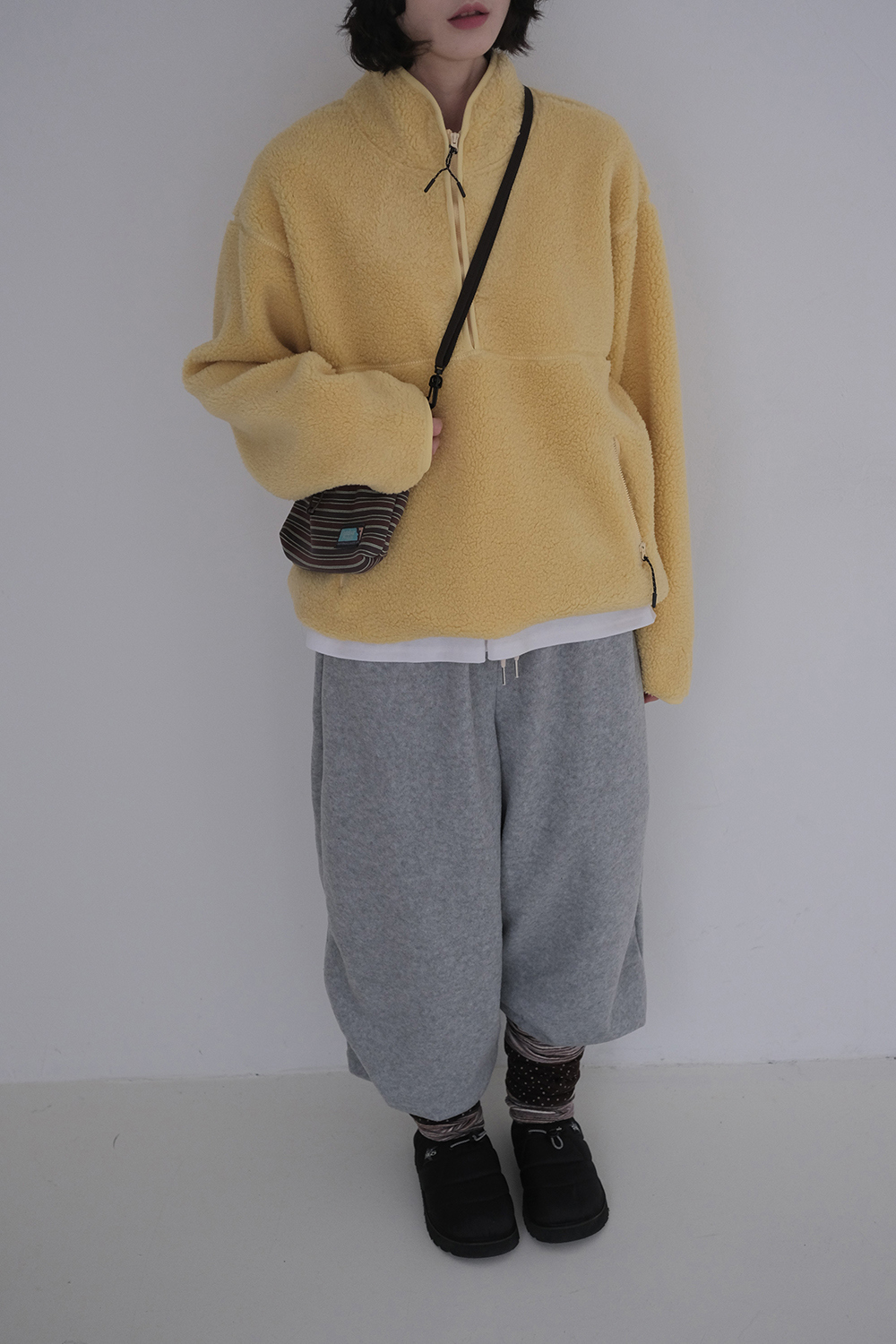 긴팔 티셔츠 모델 착용 이미지-S1L12