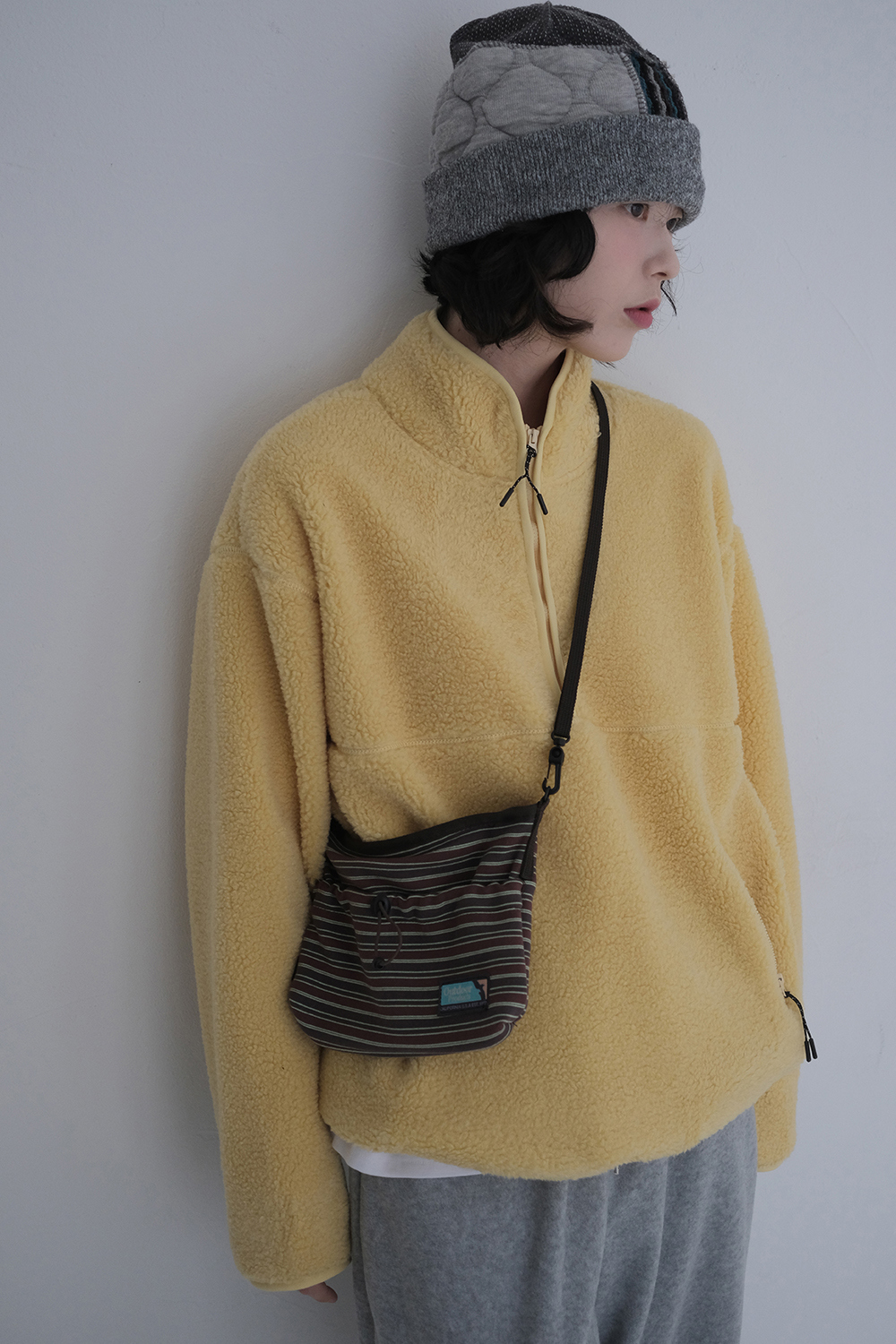 긴팔 티셔츠 모델 착용 이미지-S1L8