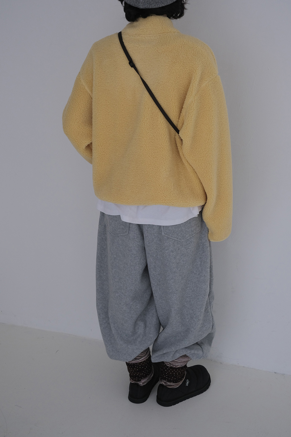 긴팔 티셔츠 모델 착용 이미지-S1L16