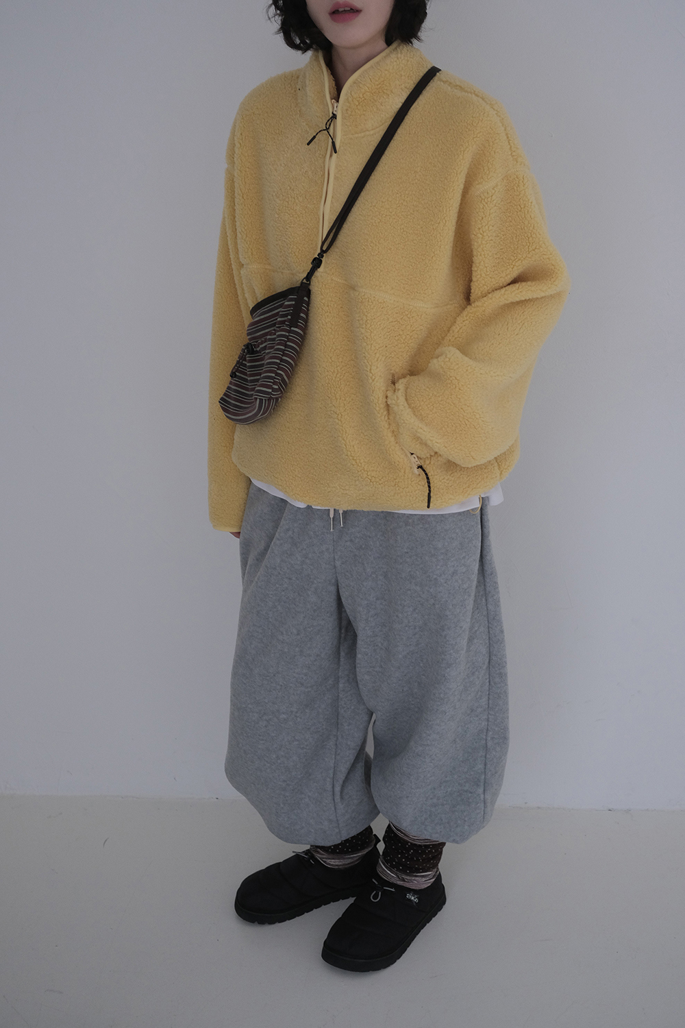 긴팔 티셔츠 모델 착용 이미지-S1L13