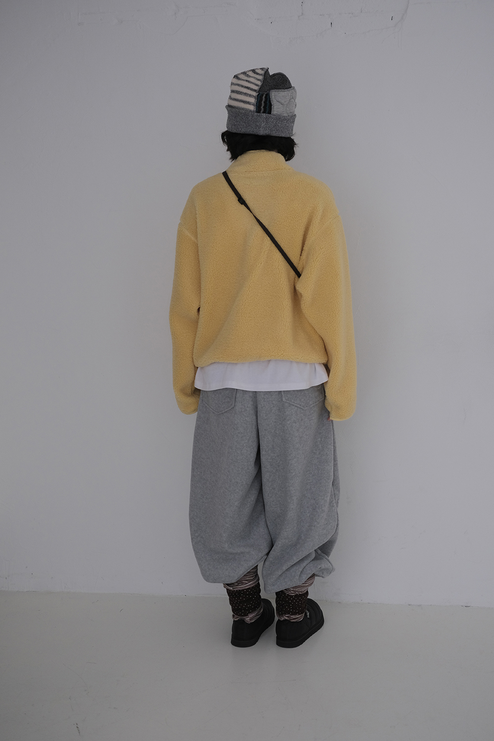 긴팔 티셔츠 모델 착용 이미지-S1L21