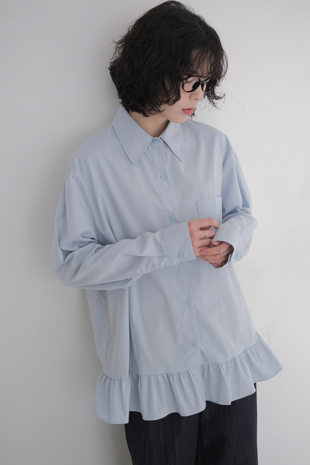 블라우스 모델 착용 이미지-S1L5