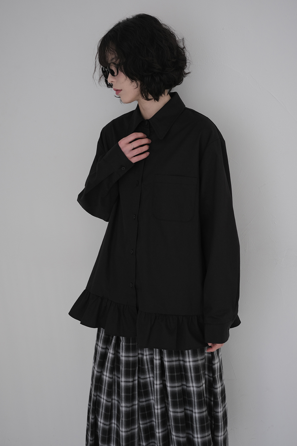 블라우스 모델 착용 이미지-S1L57