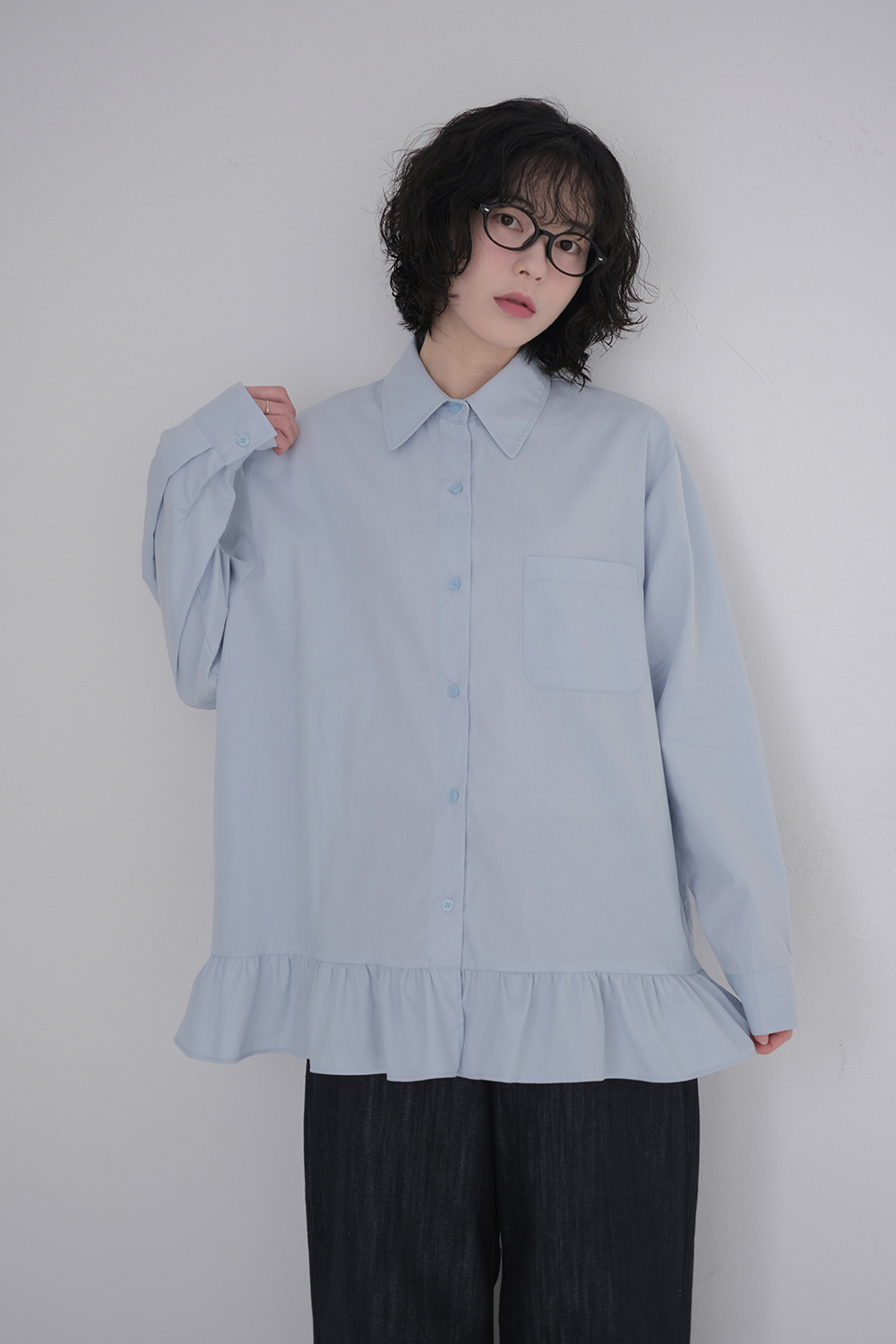 블라우스 모델 착용 이미지-S1L6