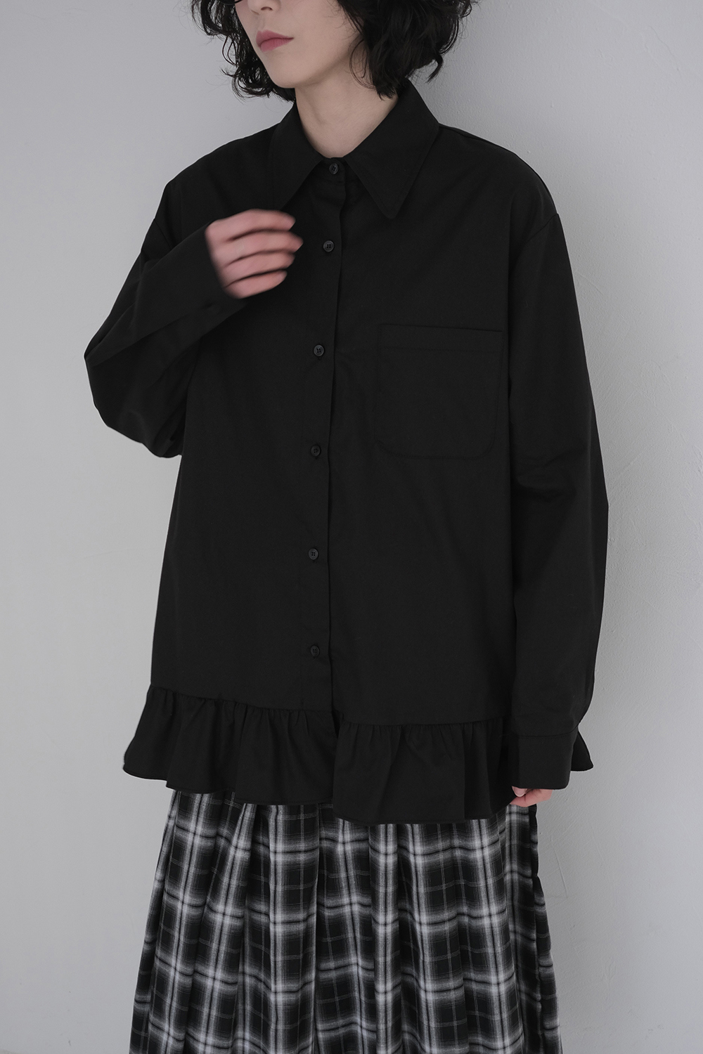 블라우스 모델 착용 이미지-S1L59