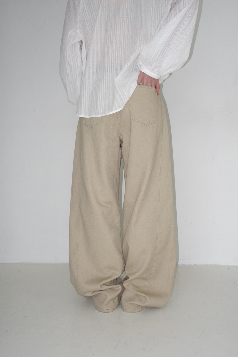 바지 모델 착용 이미지-S2L6