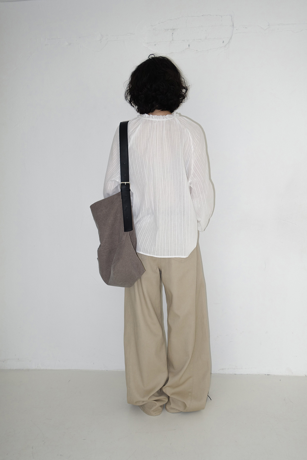 바지 모델 착용 이미지-S2L17