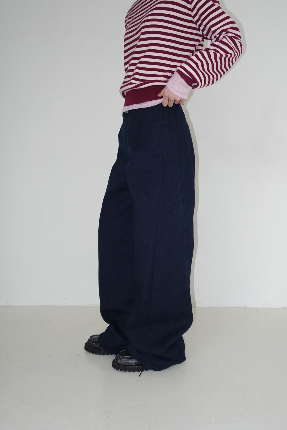 바지 모델 착용 이미지-S2L31