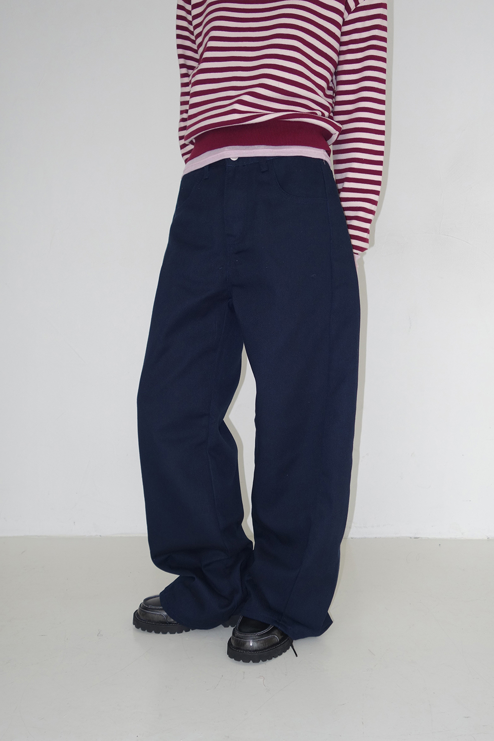 바지 모델 착용 이미지-S2L30