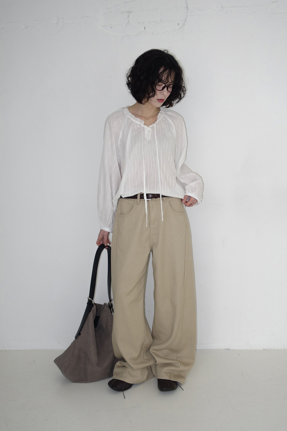 바지 모델 착용 이미지-S2L23