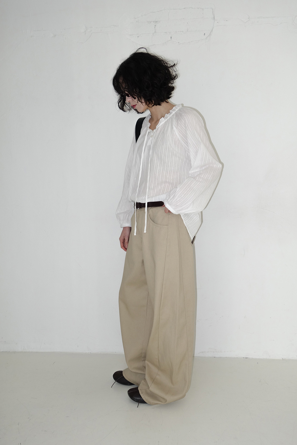 바지 모델 착용 이미지-S2L18