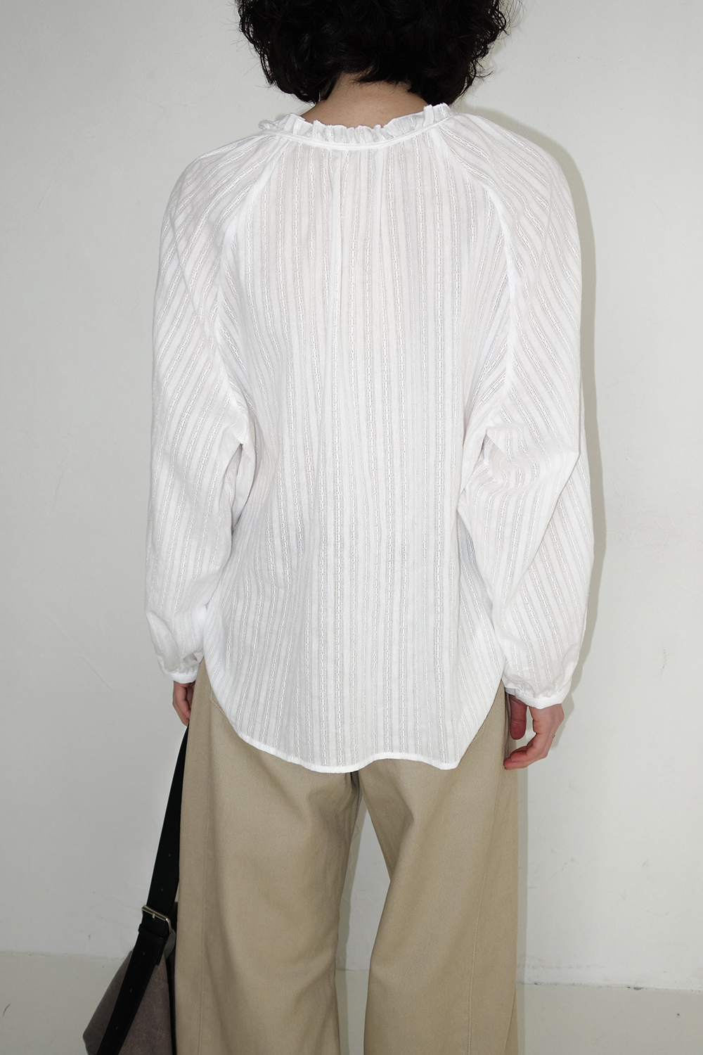 바지 모델 착용 이미지-S2L10