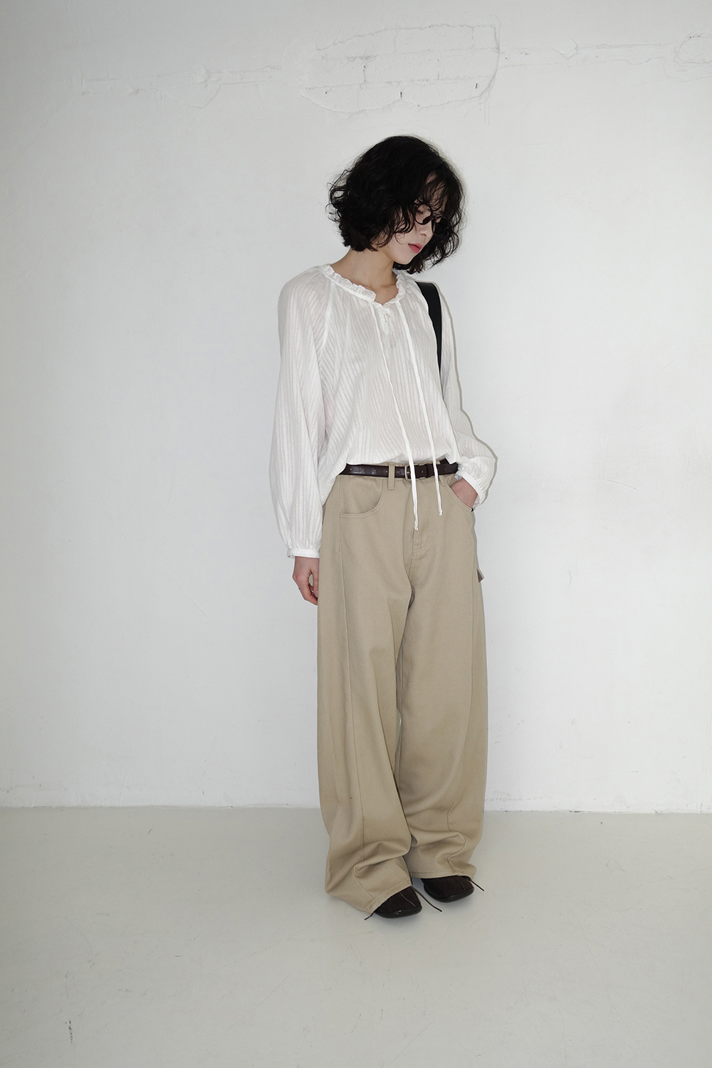 바지 모델 착용 이미지-S2L19