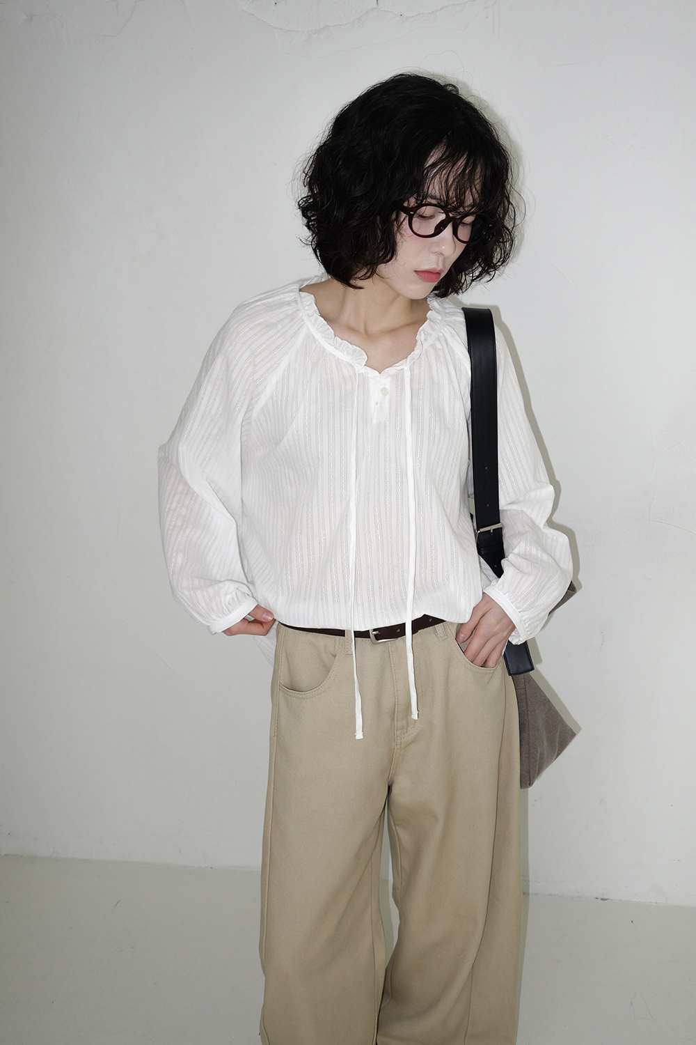 바지 모델 착용 이미지-S2L21