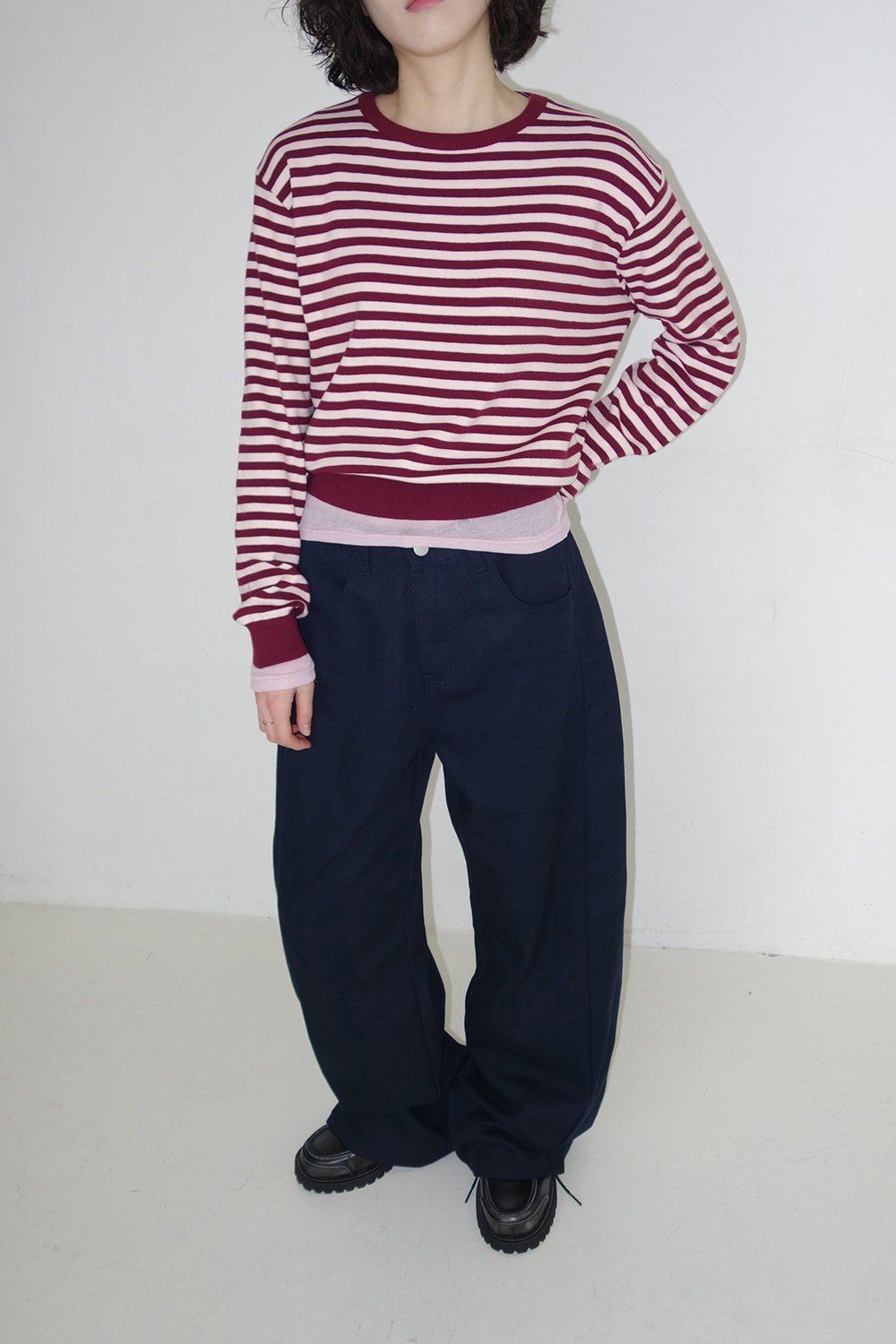 바지 모델 착용 이미지-S2L48