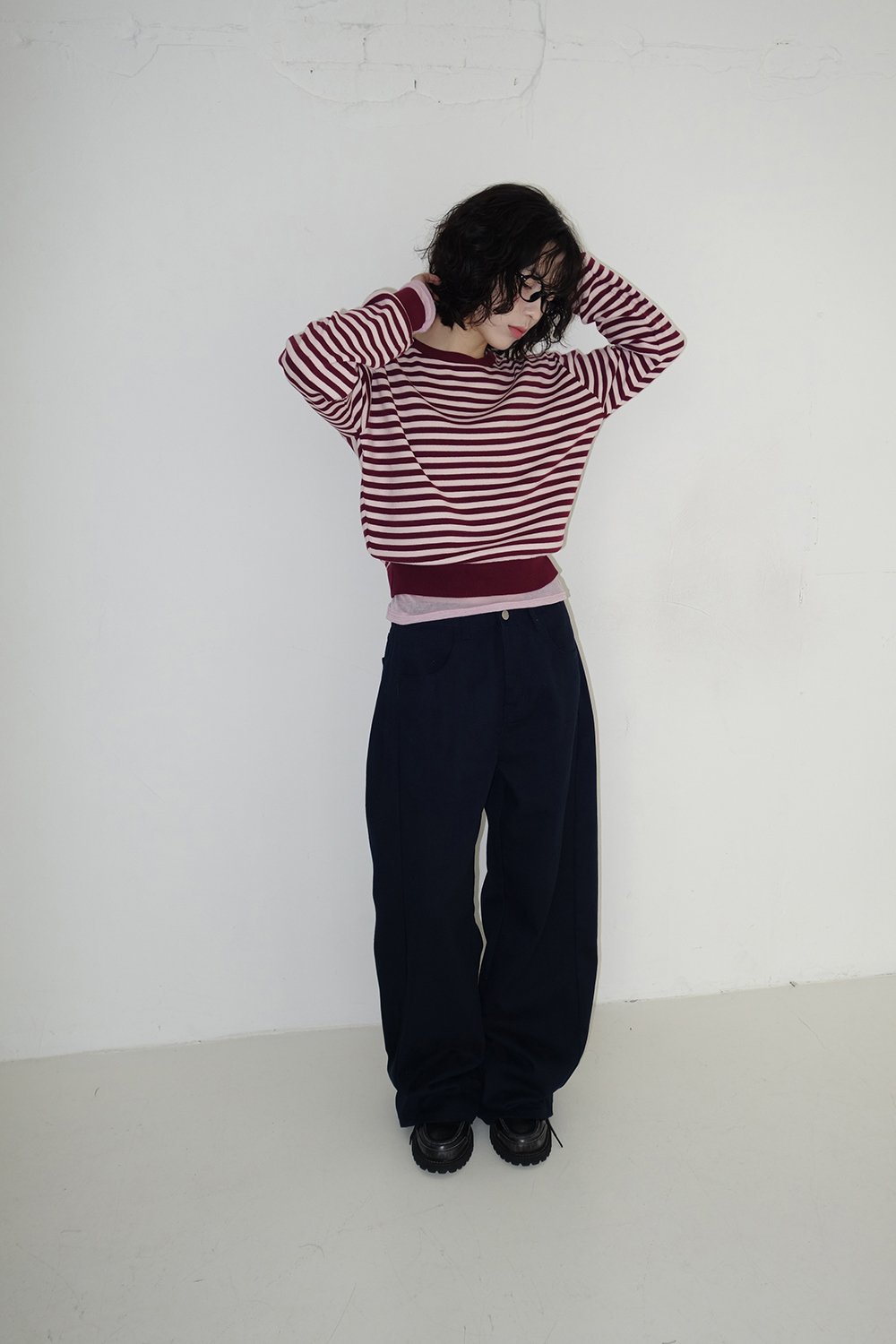 바지 모델 착용 이미지-S2L39