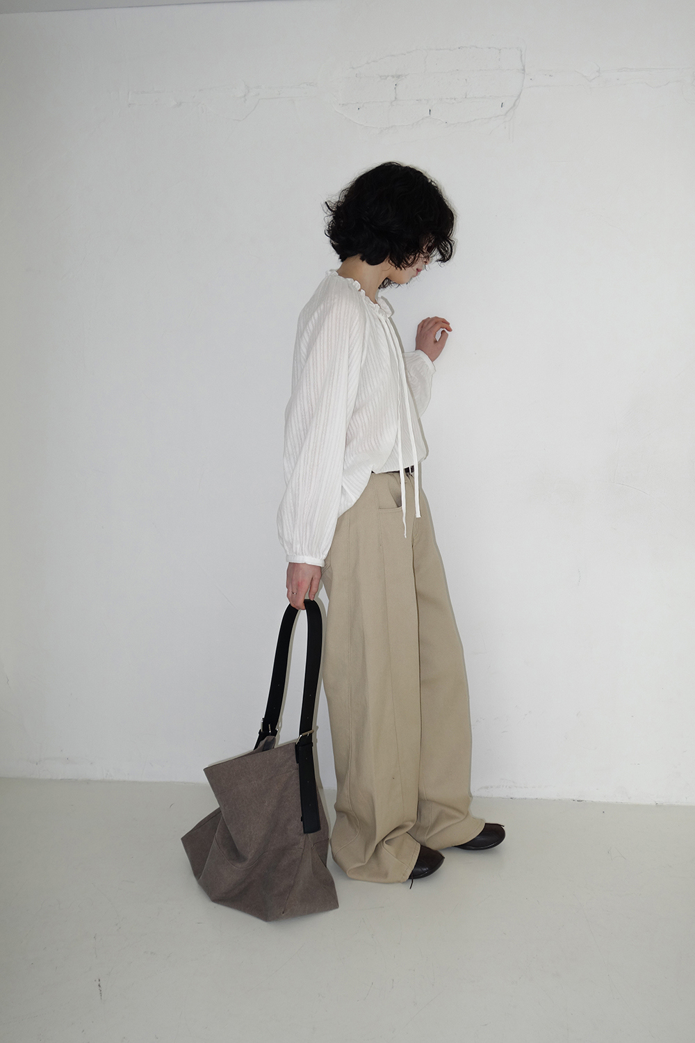 바지 모델 착용 이미지-S2L16