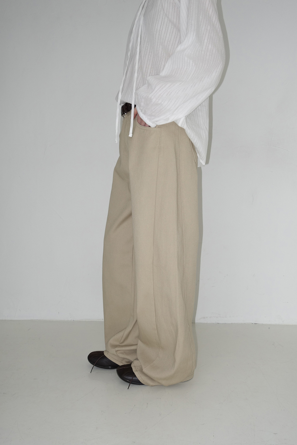 바지 모델 착용 이미지-S2L7