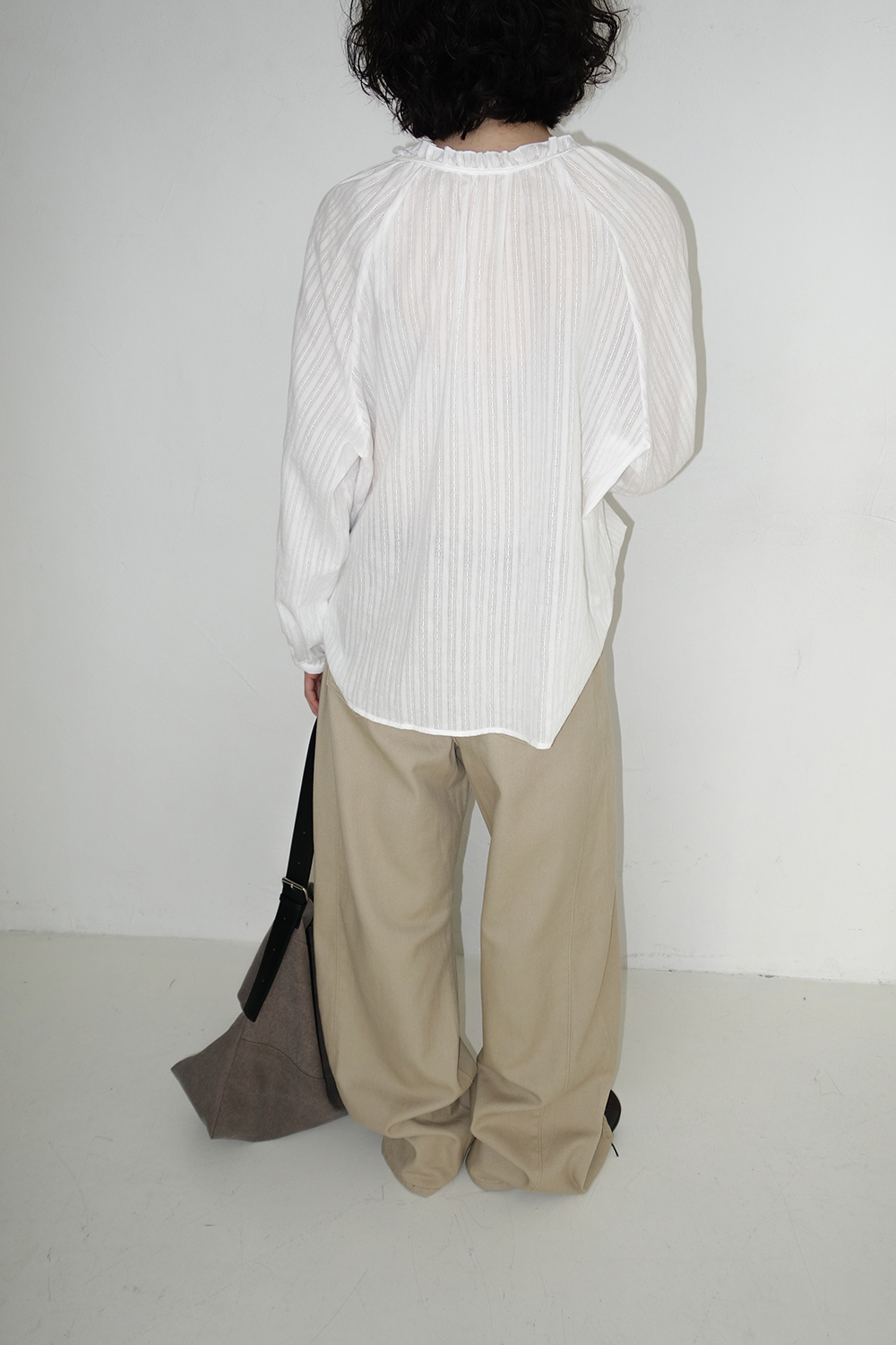 바지 모델 착용 이미지-S2L9