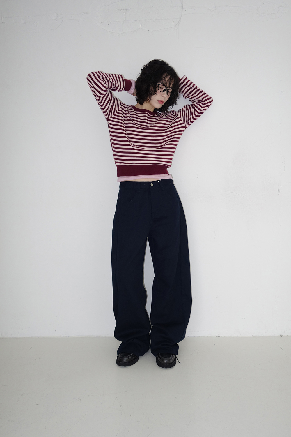 바지 모델 착용 이미지-S2L42