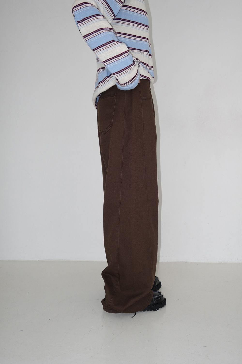 바지 모델 착용 이미지-S3L5