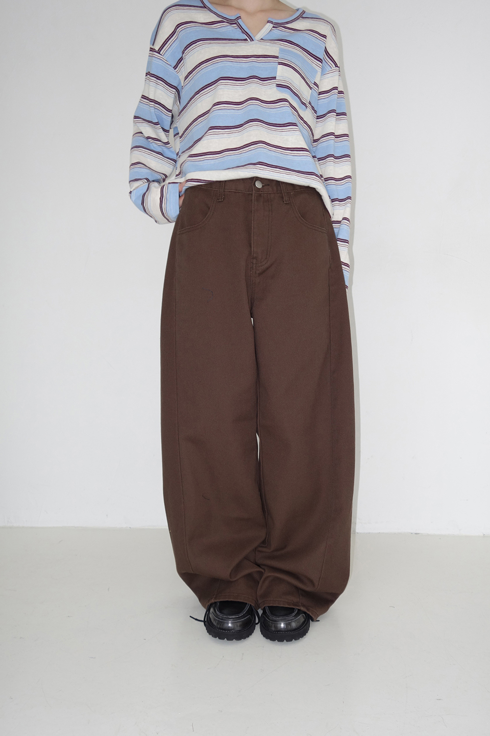 바지 모델 착용 이미지-S3L3