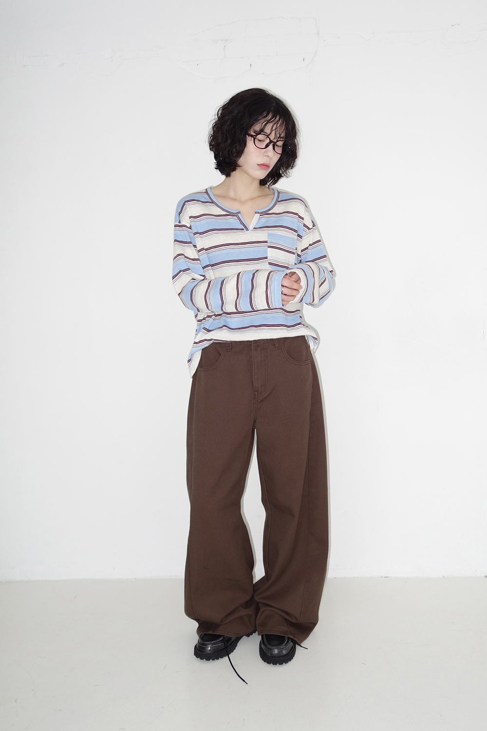 바지 모델 착용 이미지-S3L8