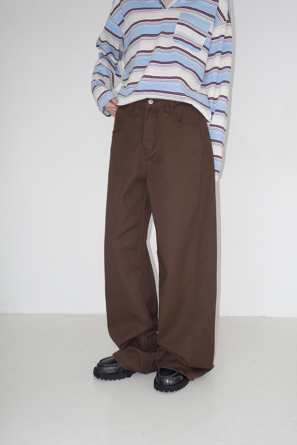 바지 모델 착용 이미지-S3L2