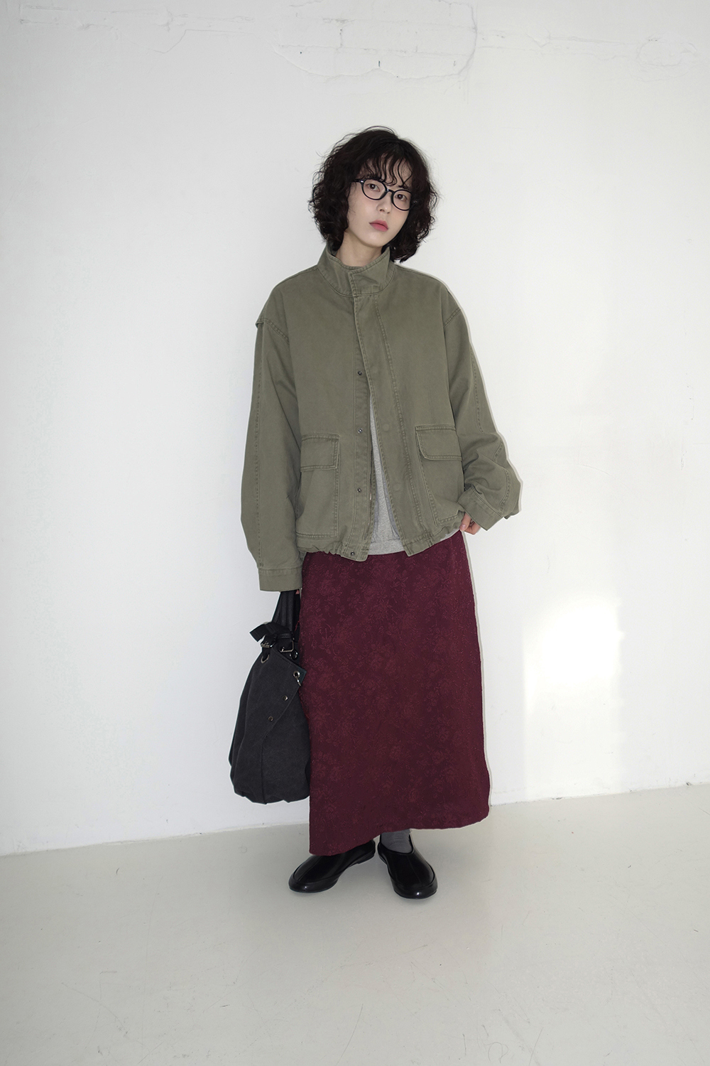 롱 스커트 모델 착용 이미지-S2L7