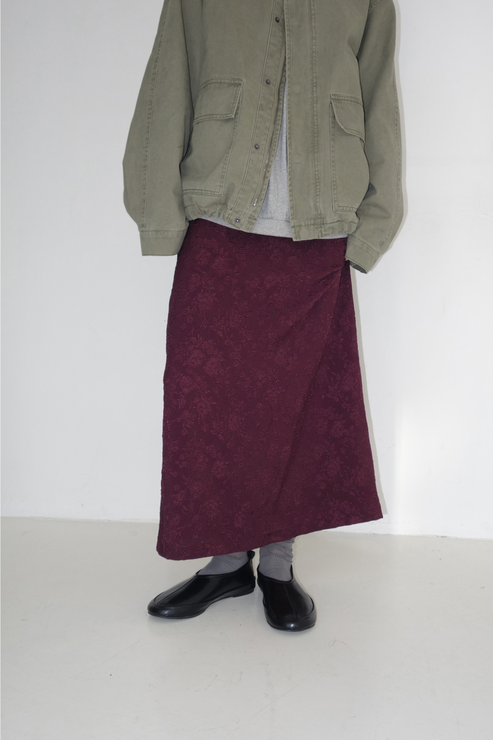 롱 스커트 모델 착용 이미지-S2L4