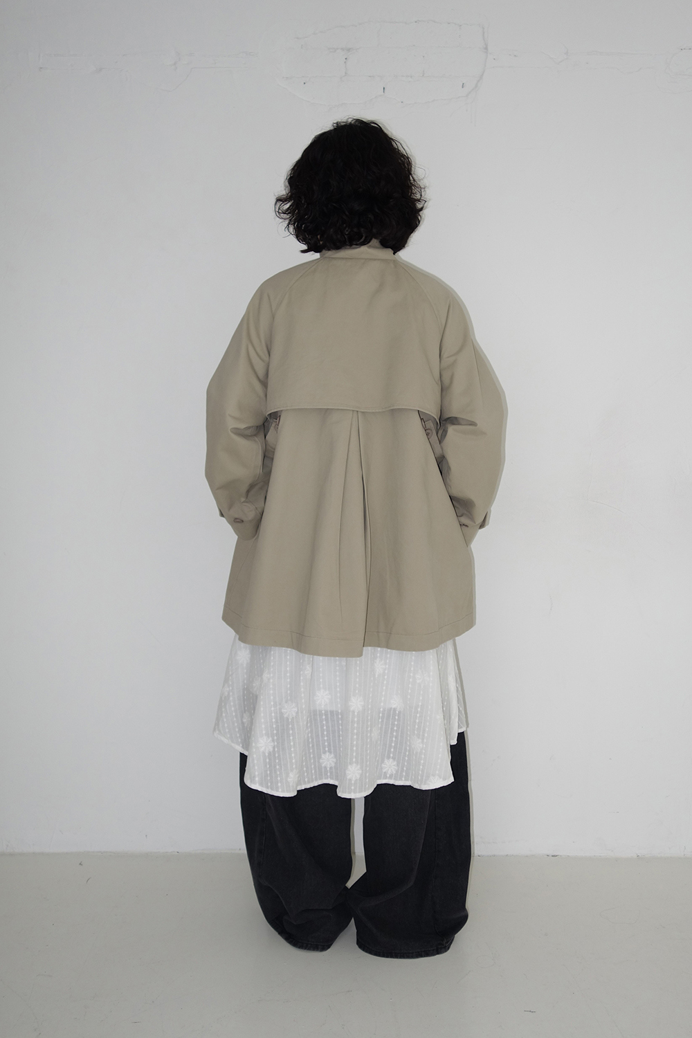 코트 모델 착용 이미지-S1L18