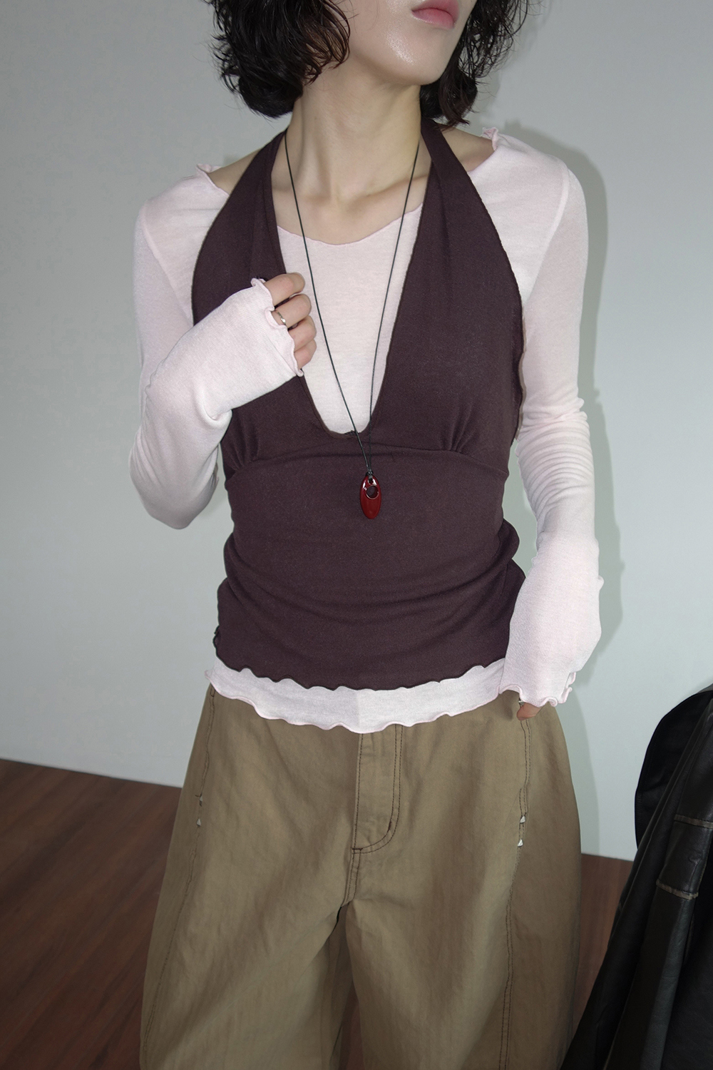 긴팔 티셔츠 모델 착용 이미지-S1L8