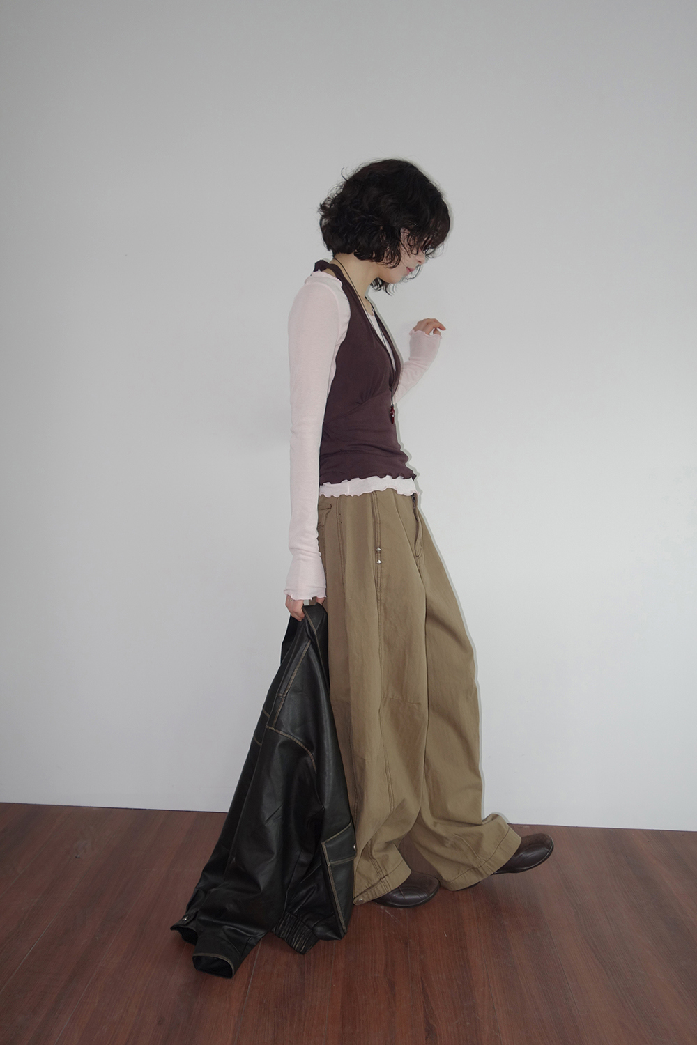 긴팔 티셔츠 모델 착용 이미지-S1L18