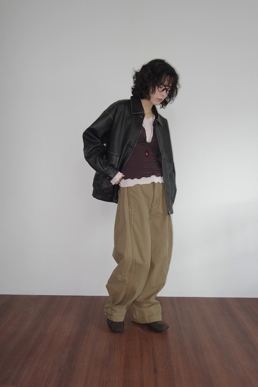 긴팔 티셔츠 모델 착용 이미지-S1L25