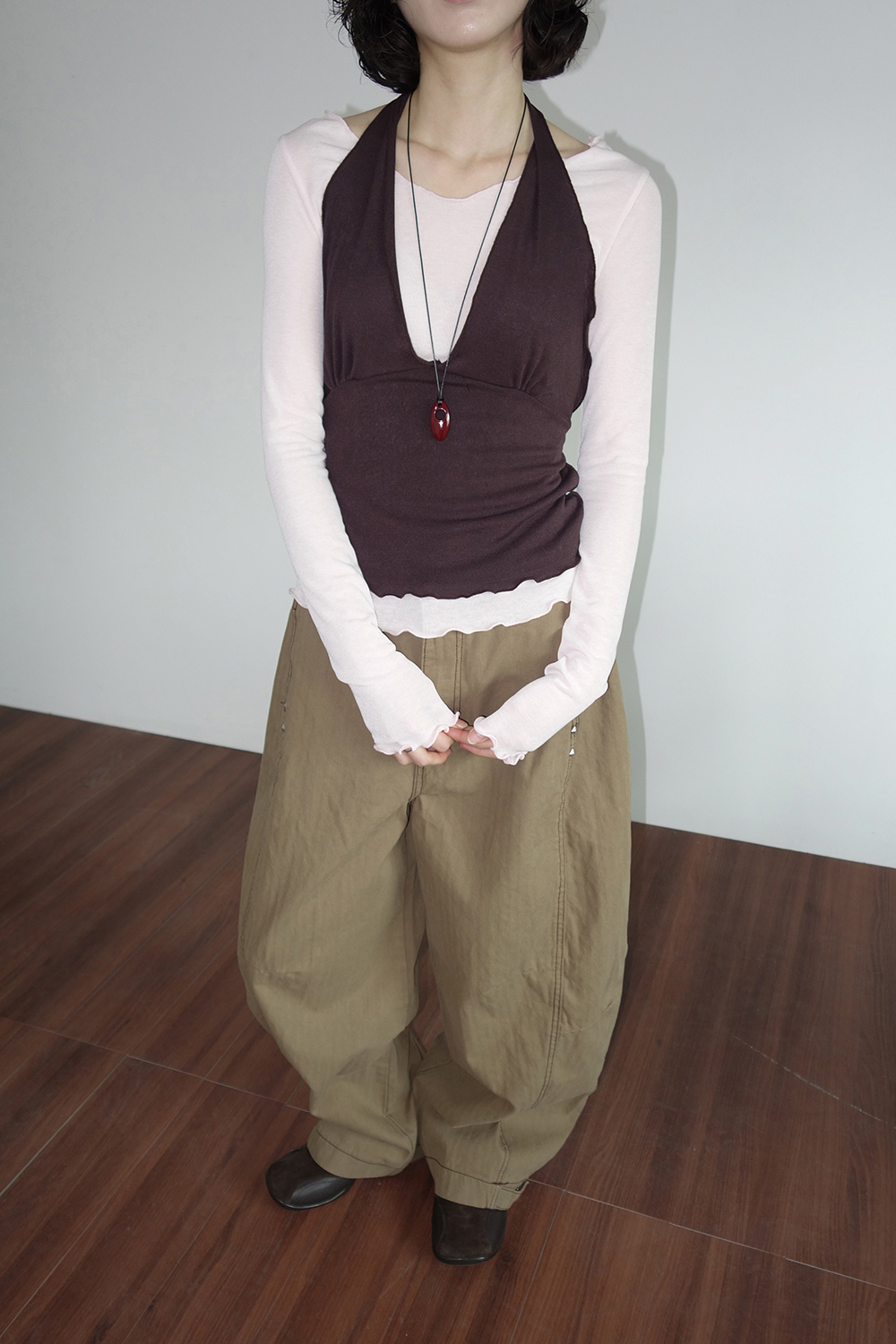 긴팔 티셔츠 모델 착용 이미지-S1L7