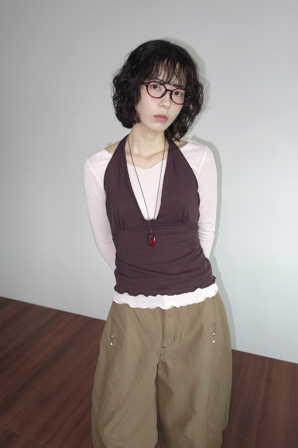 긴팔 티셔츠 모델 착용 이미지-S1L11