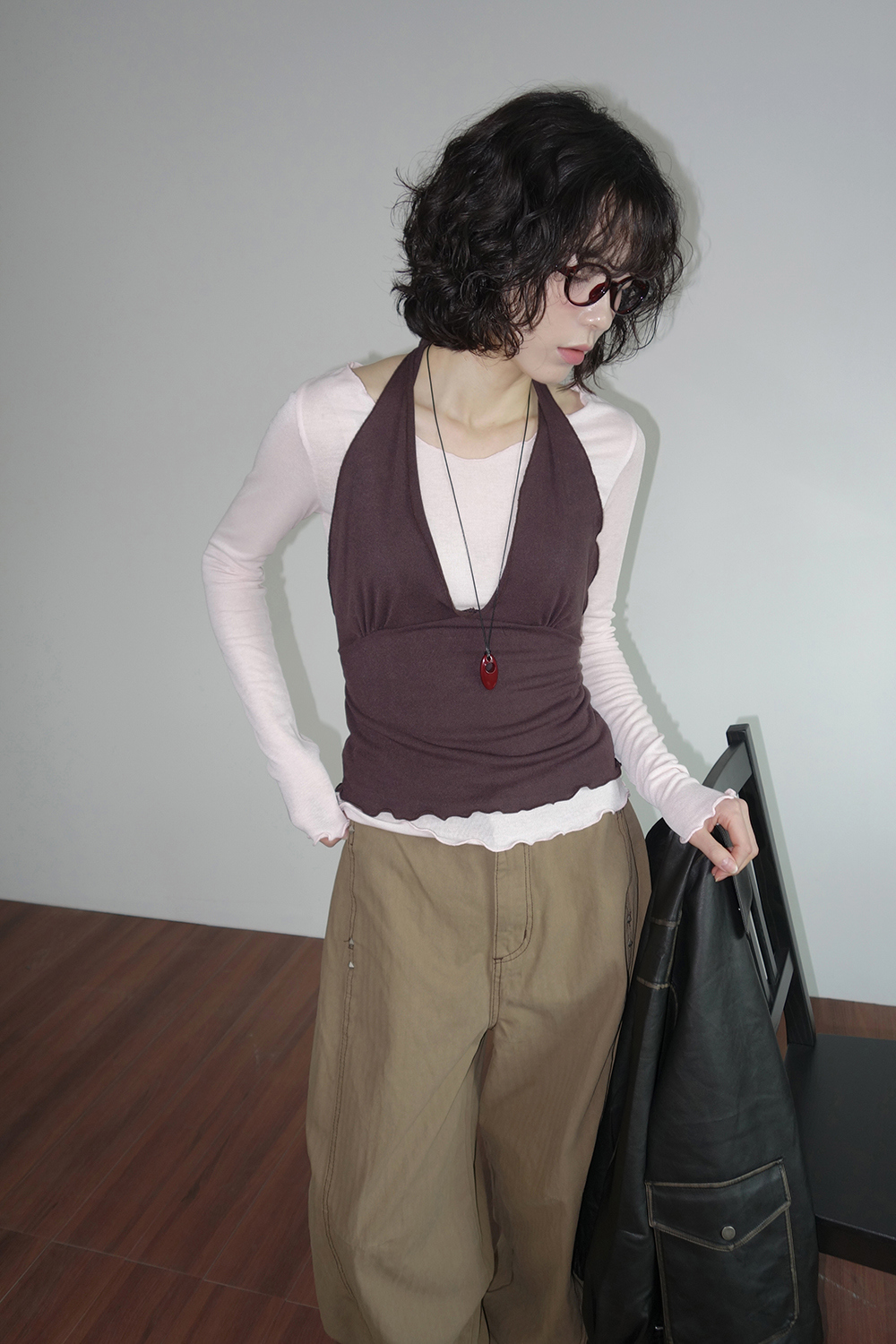 긴팔 티셔츠 모델 착용 이미지-S1L10