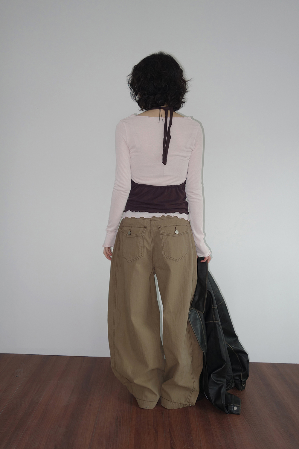 긴팔 티셔츠 모델 착용 이미지-S1L17