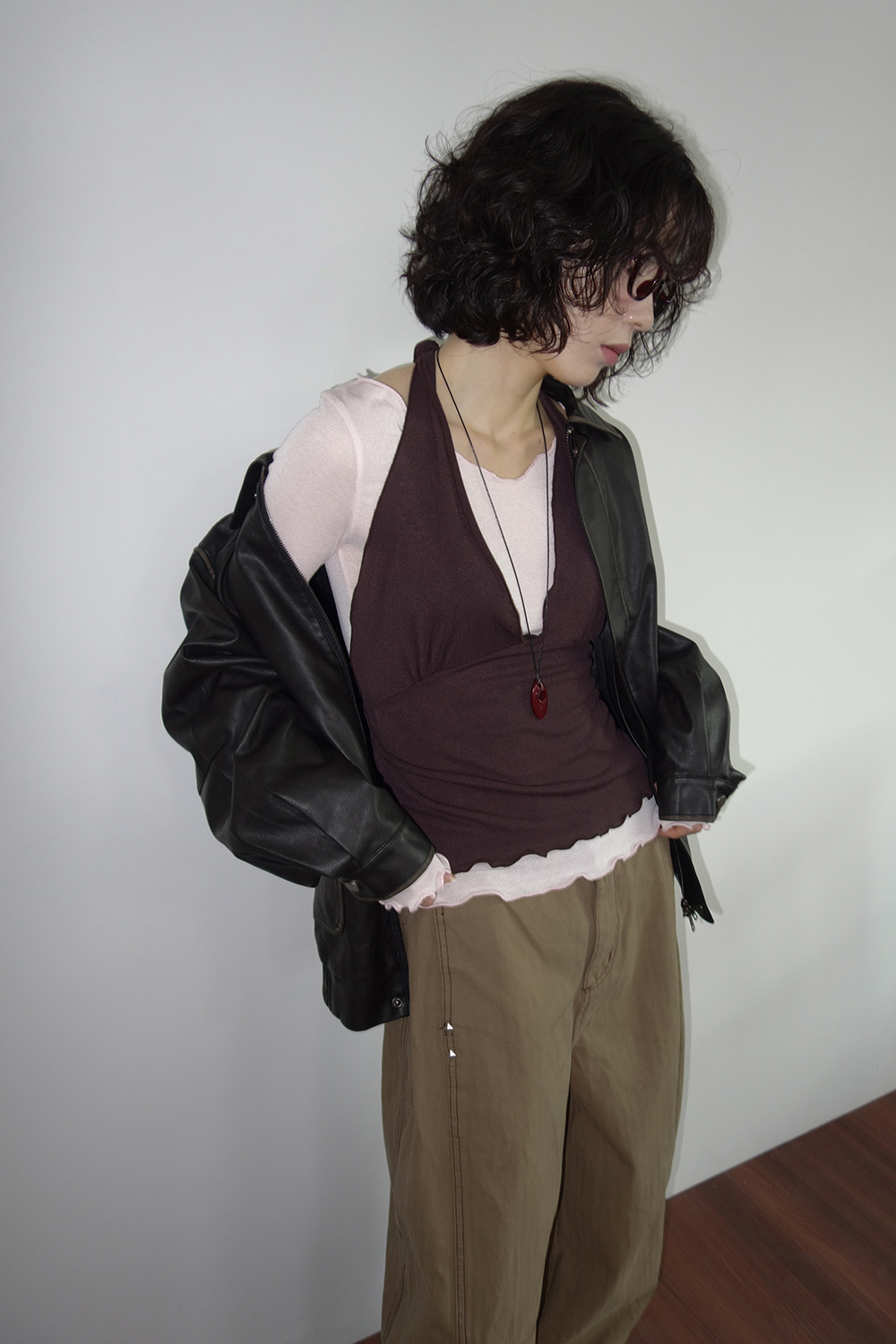 긴팔 티셔츠 모델 착용 이미지-S1L26