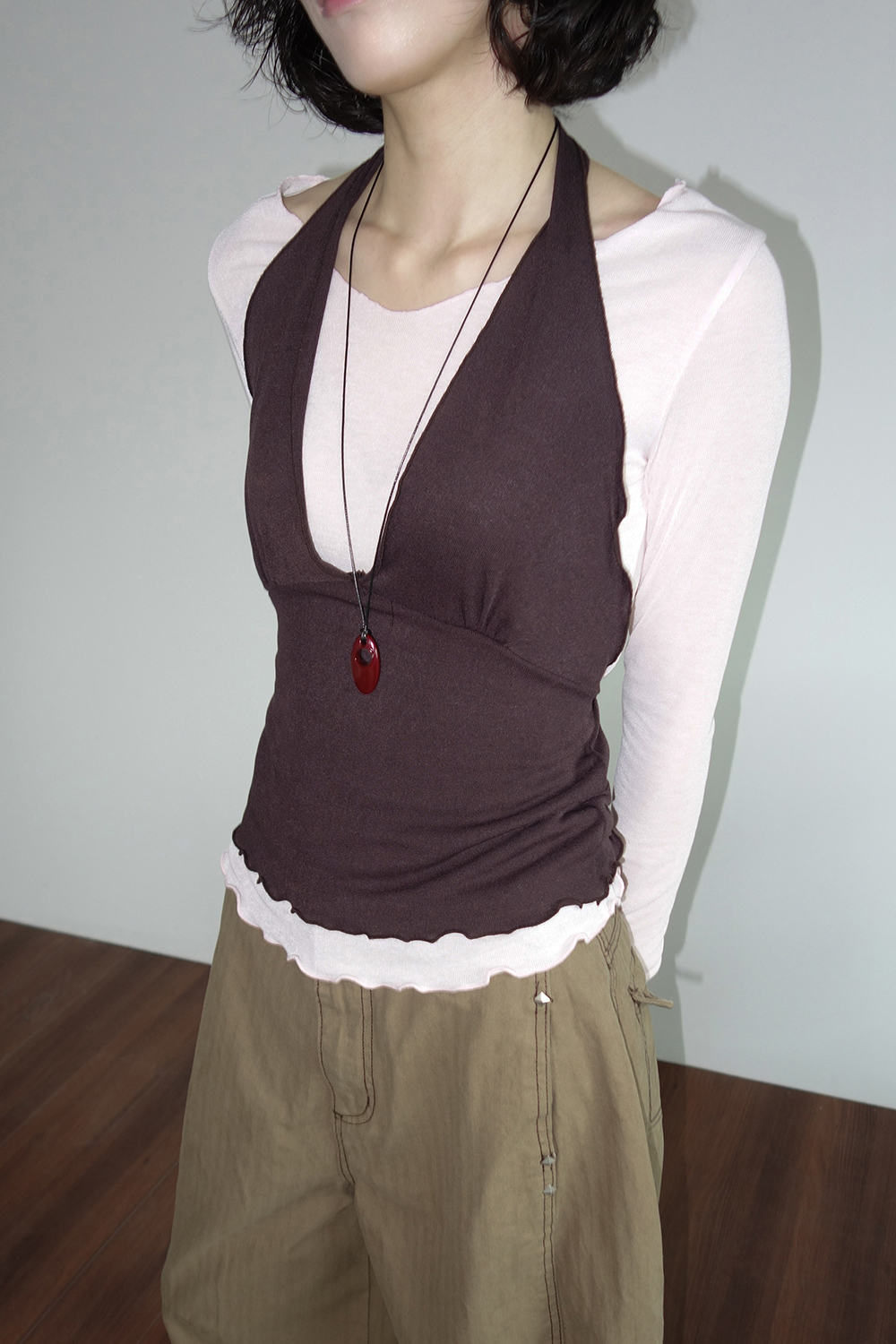 긴팔 티셔츠 모델 착용 이미지-S1L5