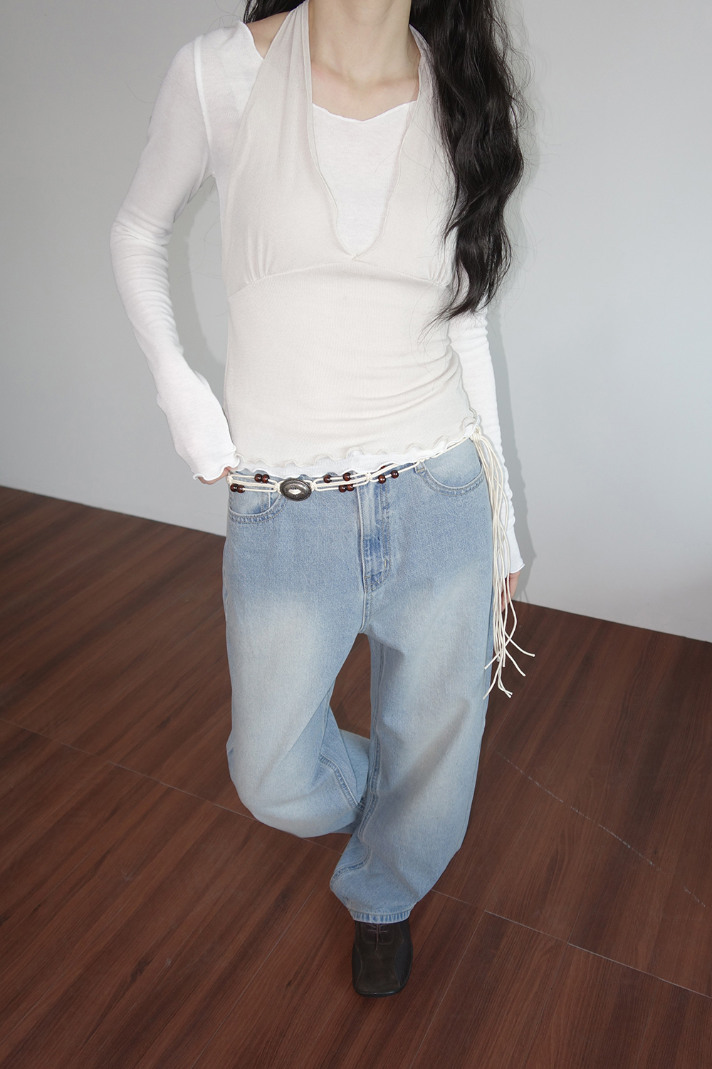 긴팔 티셔츠 모델 착용 이미지-S2L6