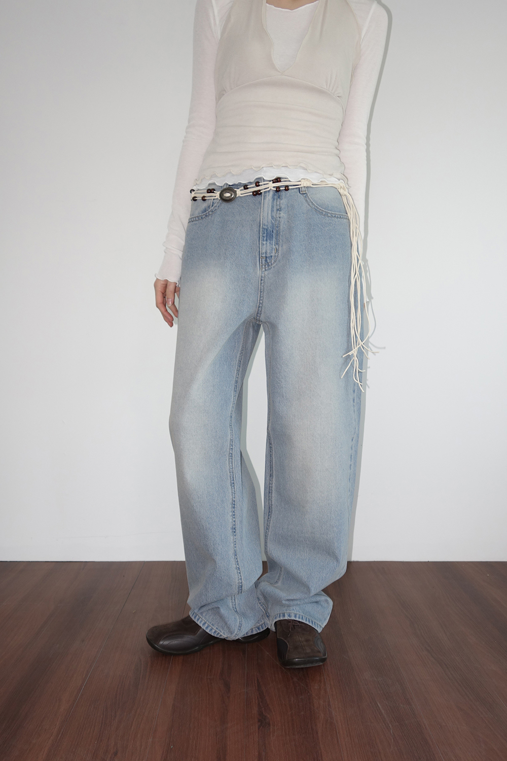 긴팔 티셔츠 모델 착용 이미지-S2L11