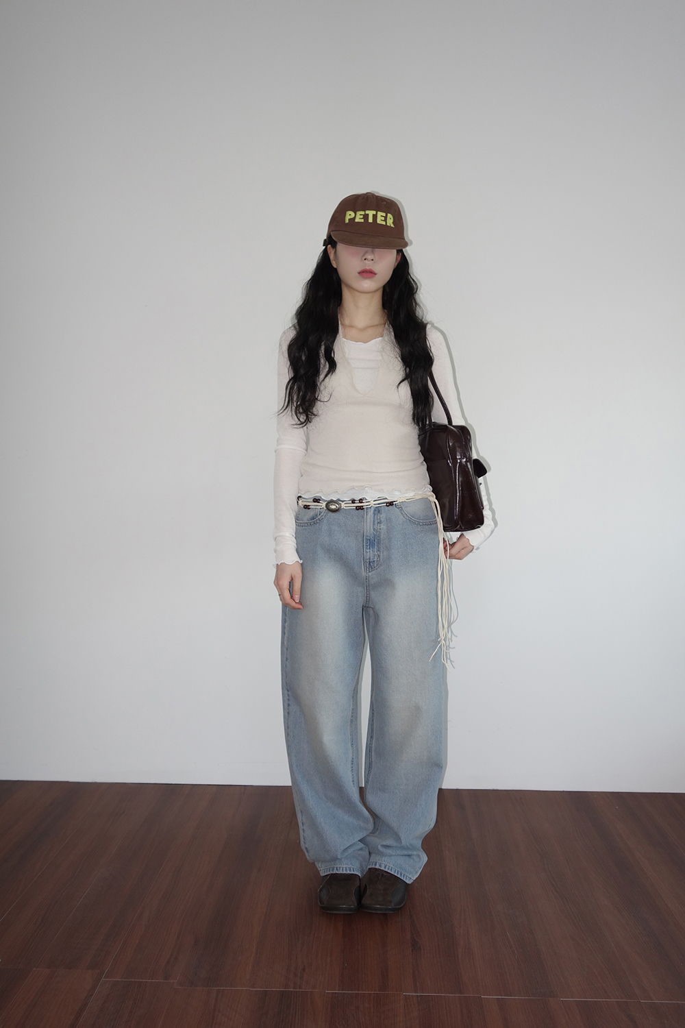 긴팔 티셔츠 모델 착용 이미지-S2L19