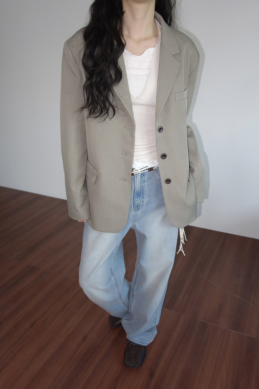 긴팔 티셔츠 모델 착용 이미지-S2L24